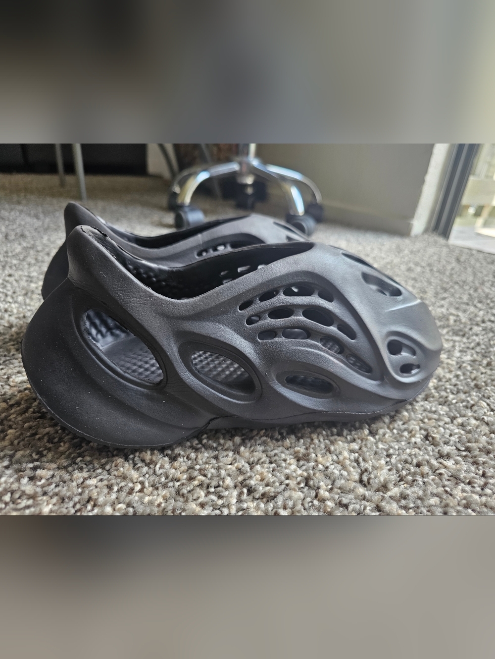 adidas Yeezy Foam RNROnyx
Return
